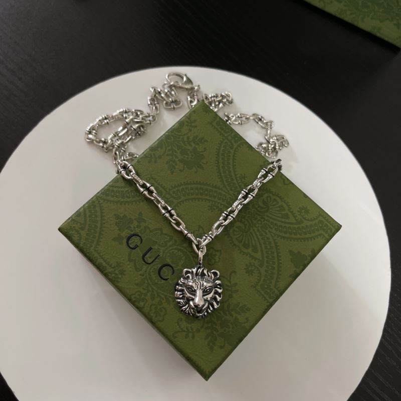 G*u*i necklaces